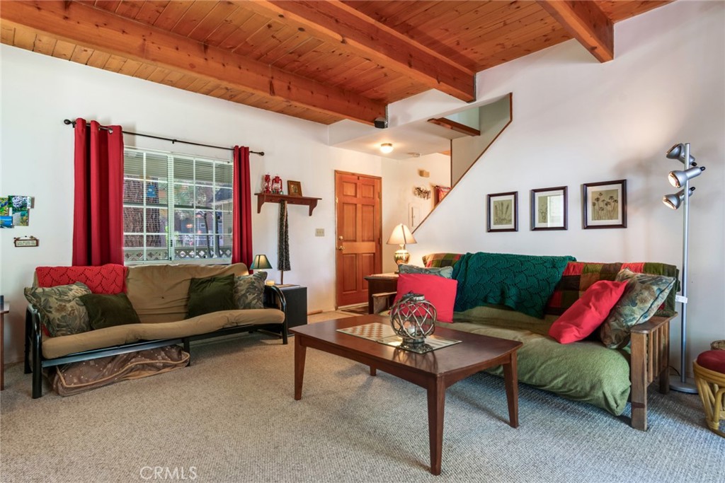 833 Angeles Property Photo 4