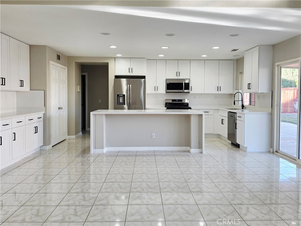 1068 Nighthawk Place Property Photo 6