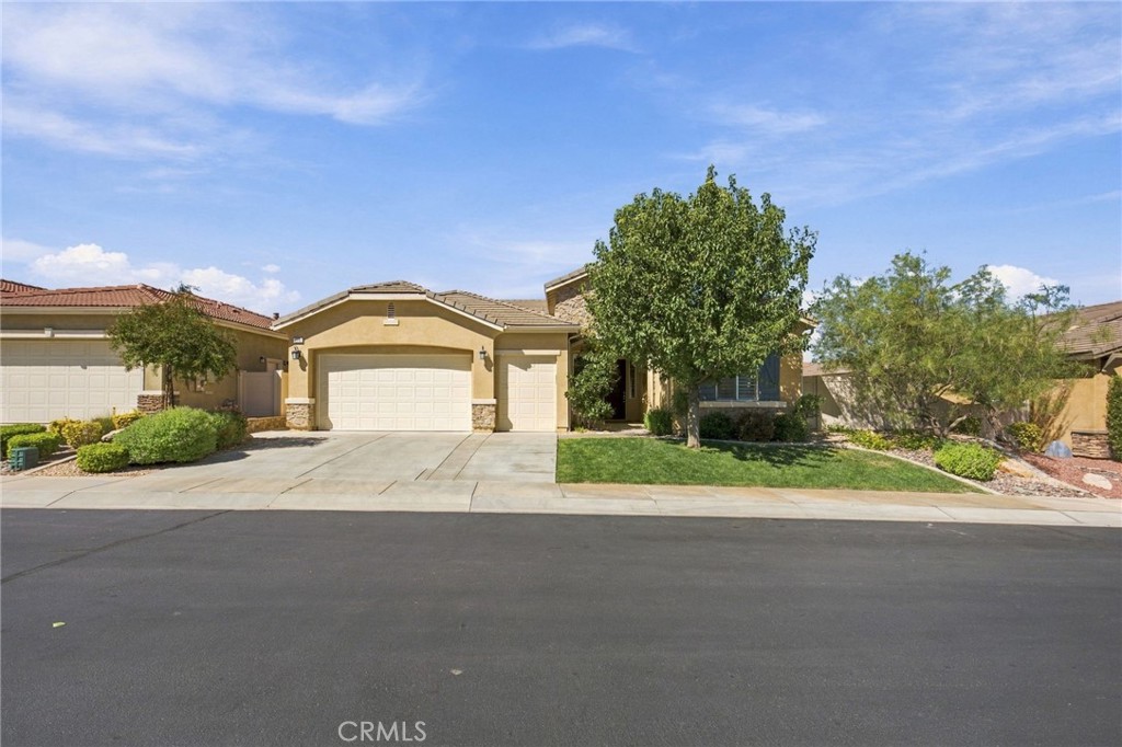 475 Whitney Peak Property Photo 2
