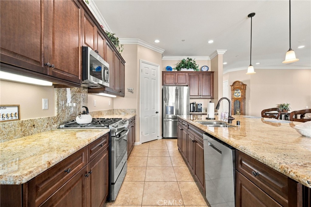 475 Whitney Peak Property Photo 14