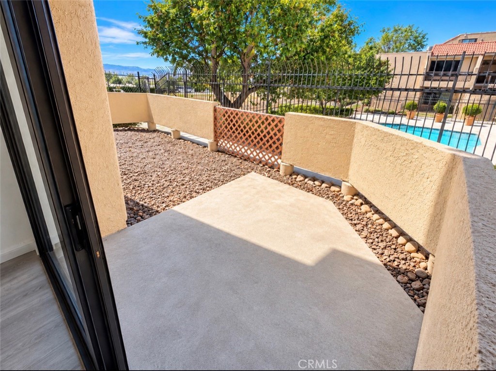 2265 Bradford Property Photo 8