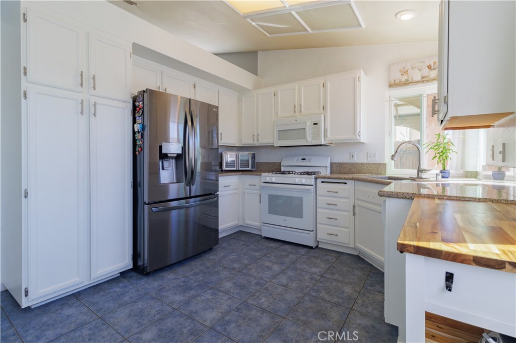 12573 Loma Verde Drive Property Photo 14