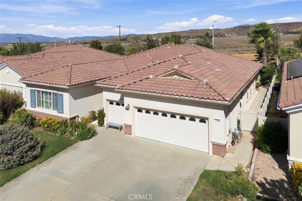 1160 Lantana Property Photo 3