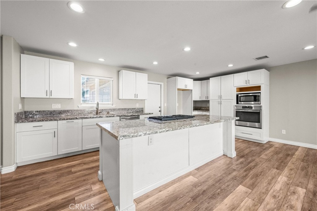5616 Deodar Street Property Photo 4