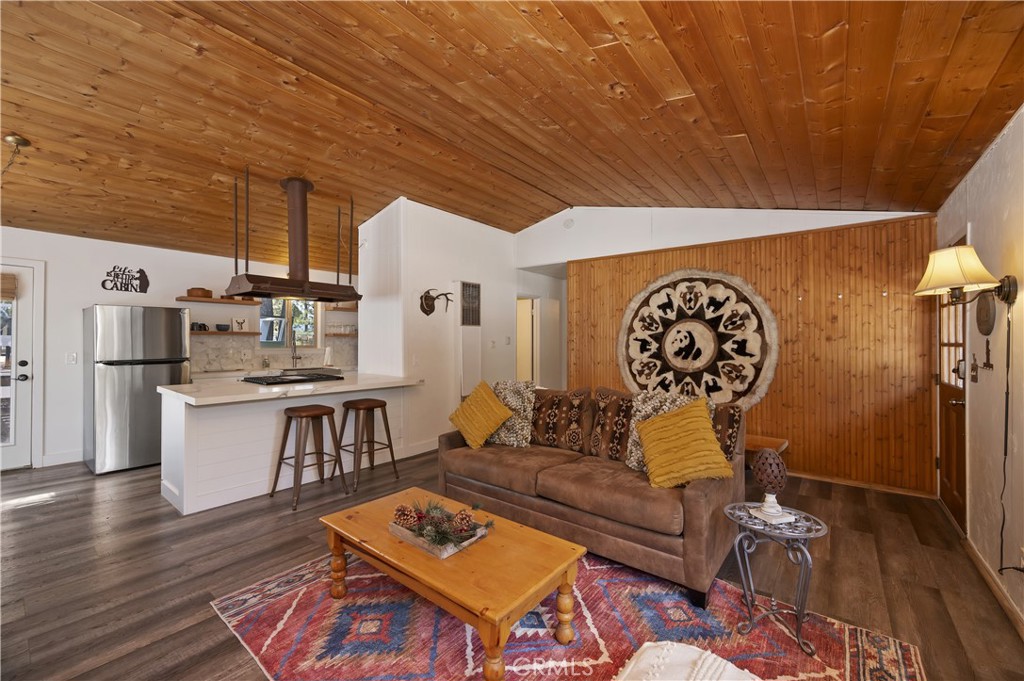 448 Quail Property Photo 4