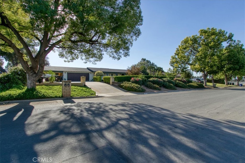 2160 John Property Photo 9