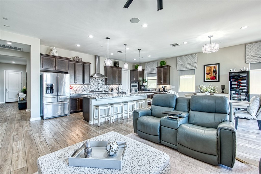 11865 Wandering Way Property Photo 3