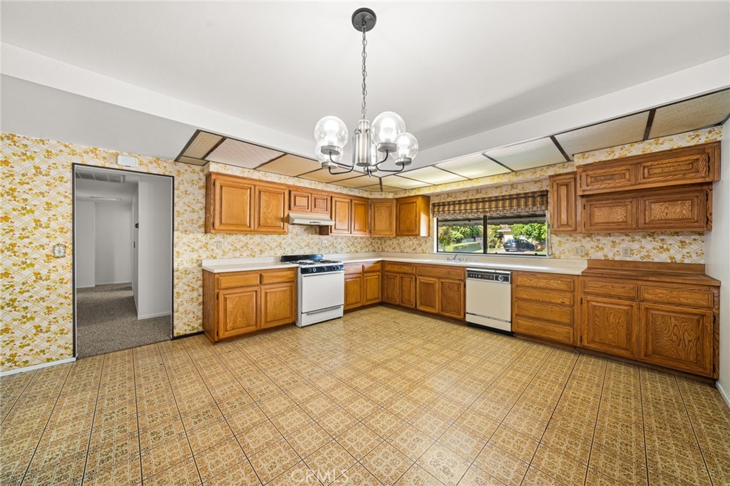 310 S Ash Street Property Photo 3