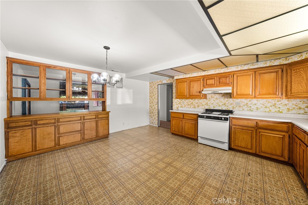 310 S Ash Street Property Photo 4