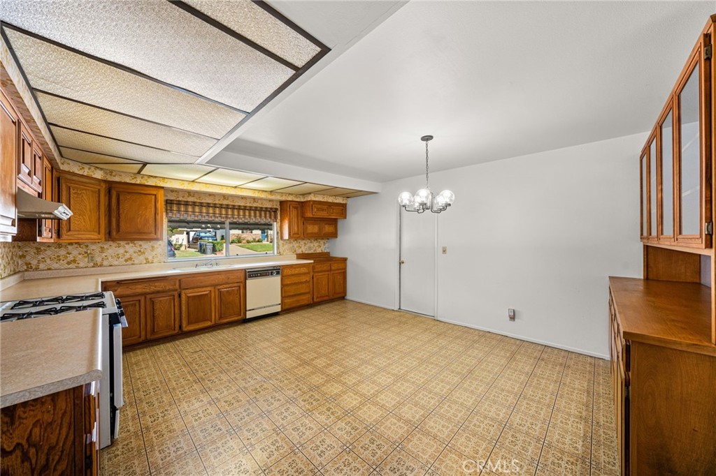 310 S Ash Street Property Photo 5
