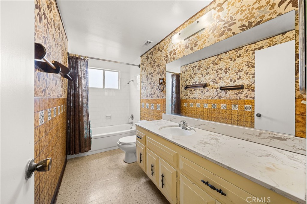 310 S Ash Street Property Photo 13