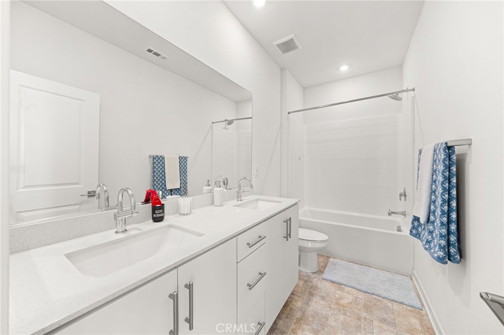 15946 Caterpillar Property Photo 22