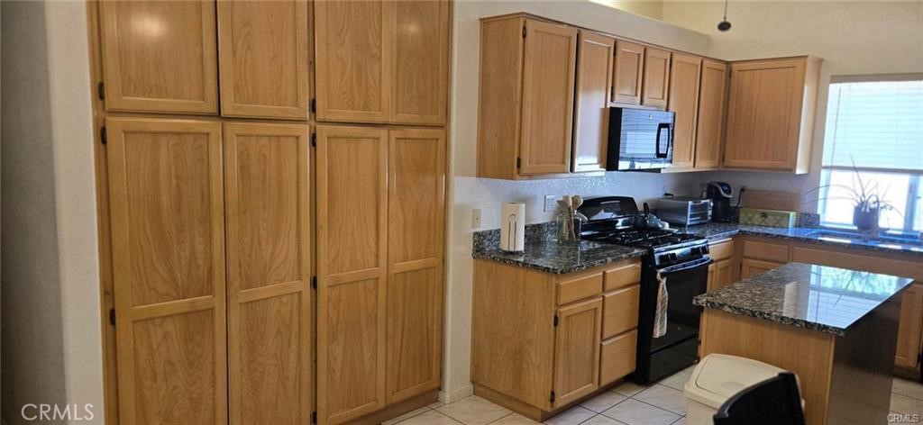9739 Warwick Property Photo 8
