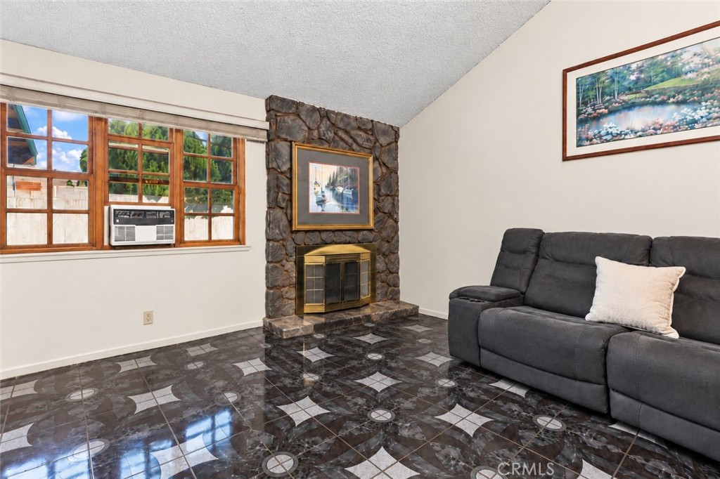 5925 Fuller Court Property Photo 3