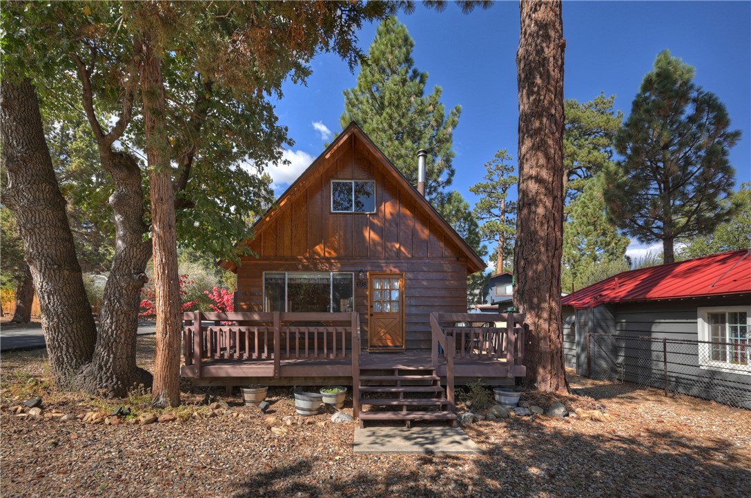 698 Highland Property Photo 2