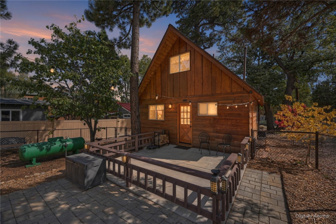 698 Highland Property Photo 4
