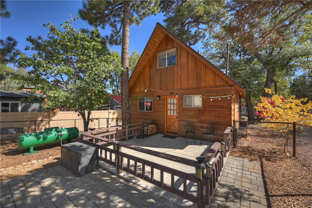 698 Highland Property Photo 5