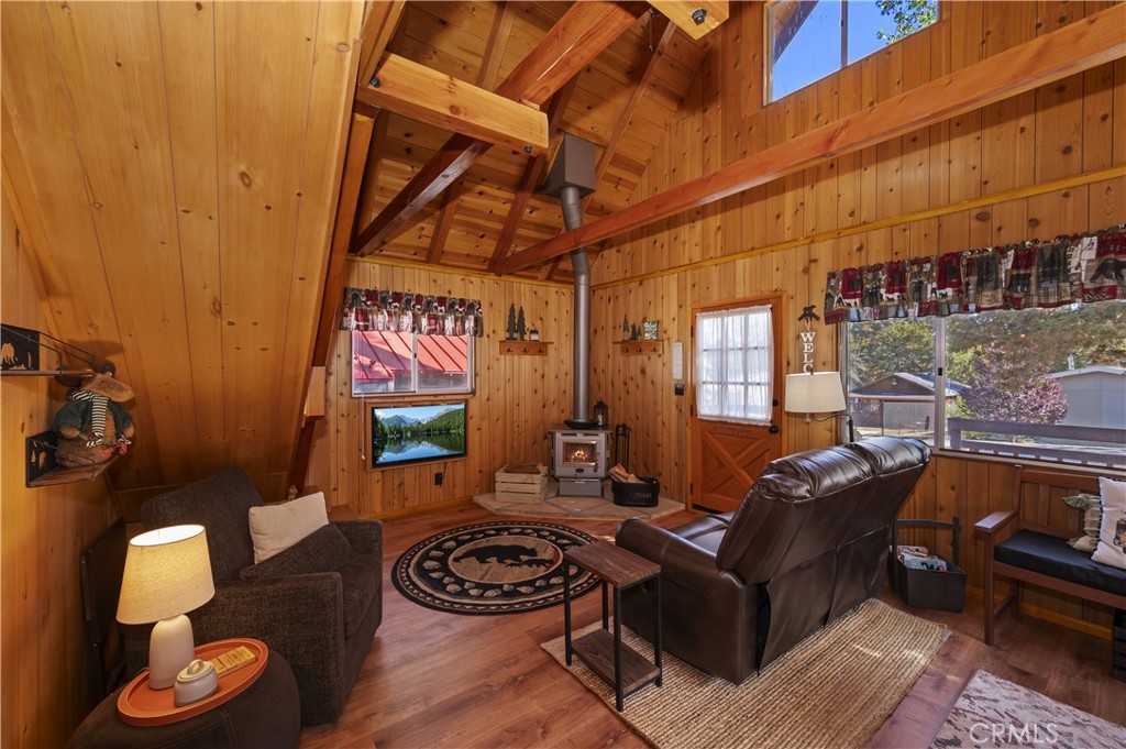 698 Highland Property Photo 8