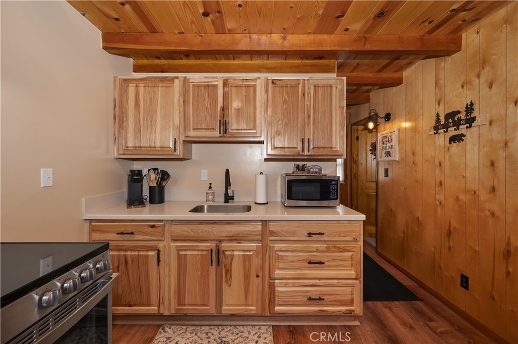 698 Highland Property Photo 12