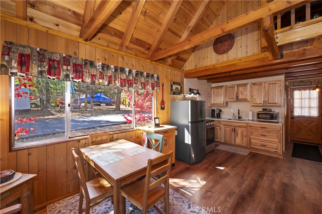 698 Highland Property Photo 13