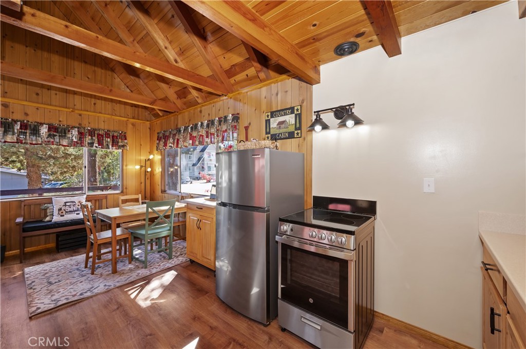 698 Highland Property Photo 16