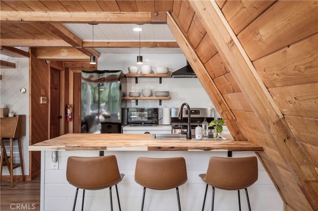 587 Villa Grove Avenue Property Photo 8