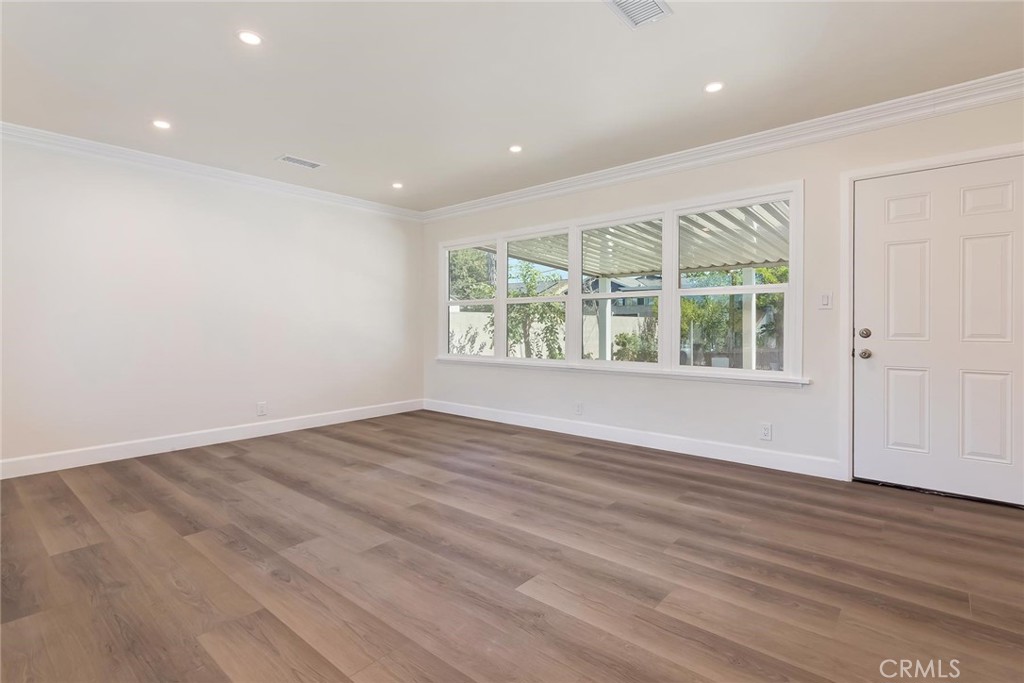 11802 S Van Ness Avenue S Property Photo 4