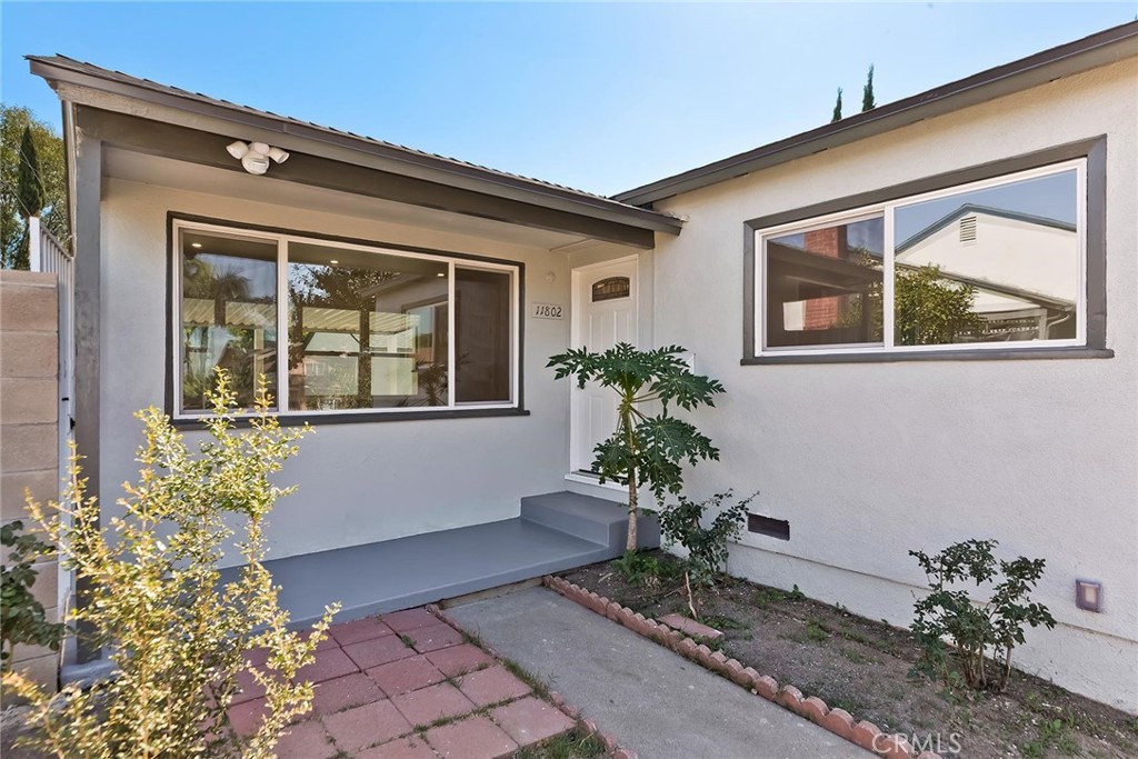11802 S Van Ness Avenue S Property Photo 8
