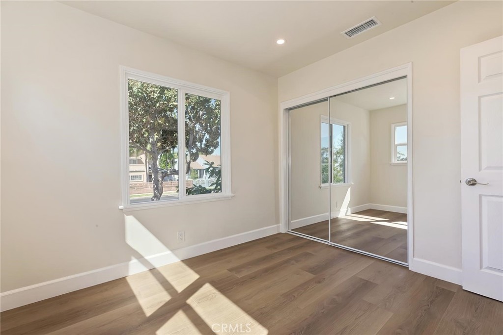 11802 S Van Ness Avenue S Property Photo 9