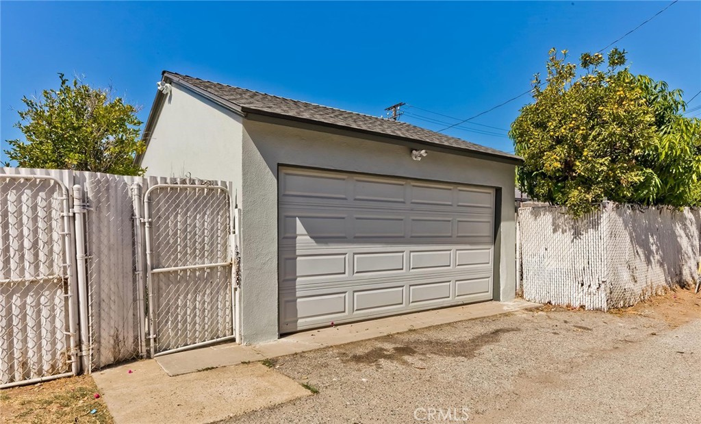 11802 S Van Ness Avenue S Property Photo 22