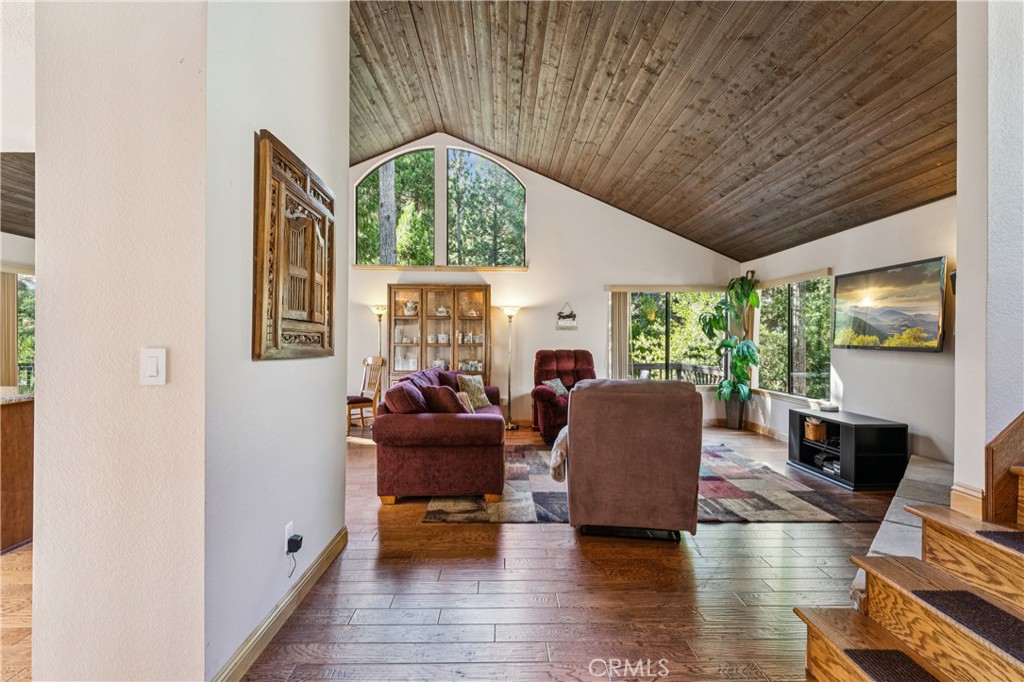 557 Brentwood Property Photo 5