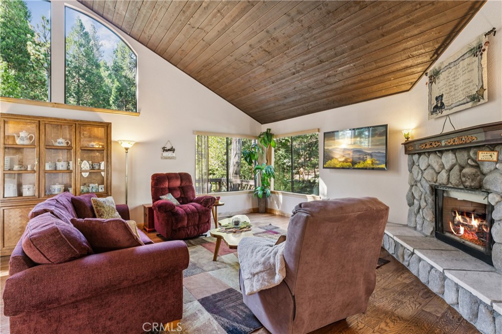 557 Brentwood Property Photo 6