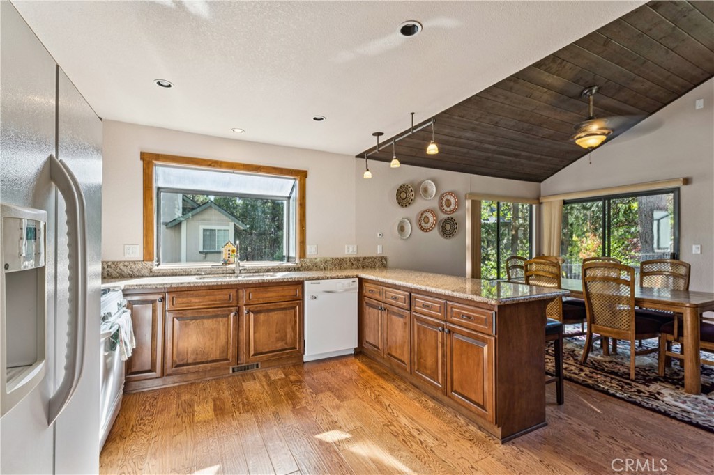 557 Brentwood Property Photo 8