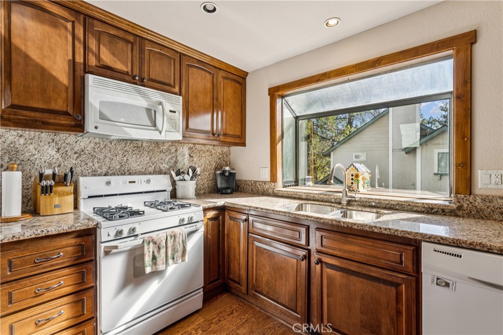557 Brentwood Property Photo 9