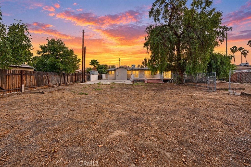 2050 E Oakland Avenue Property Photo 3