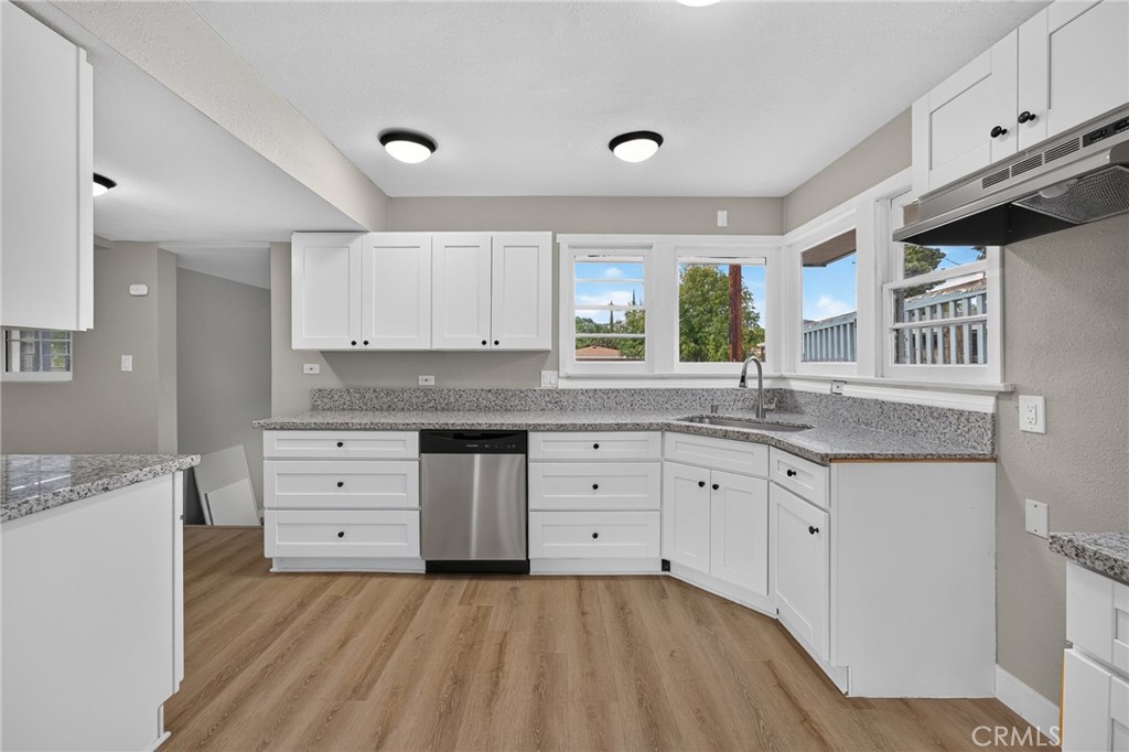 2050 E Oakland Avenue Property Photo 10