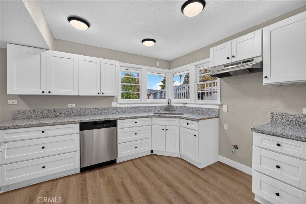 2050 E Oakland Avenue Property Photo 11