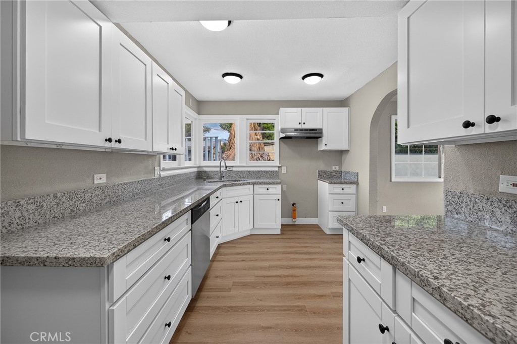 2050 E Oakland Avenue Property Photo 12
