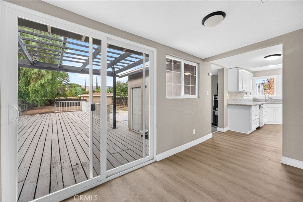 2050 E Oakland Avenue Property Photo 15