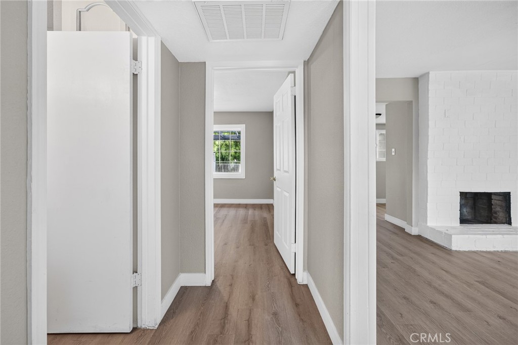 2050 E Oakland Avenue Property Photo 16