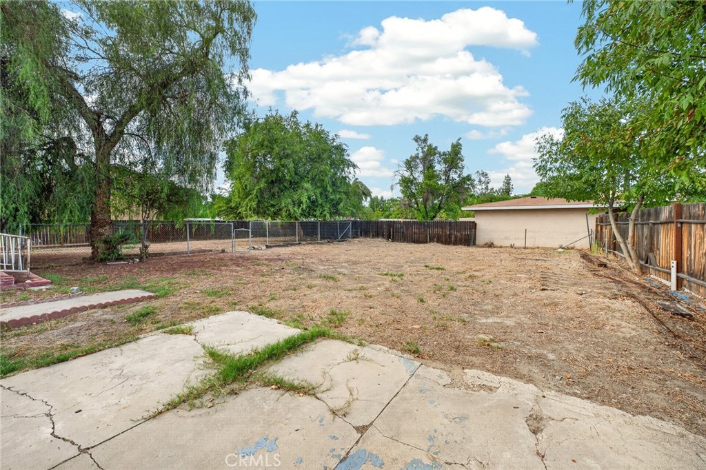 2050 E Oakland Avenue Property Photo 22