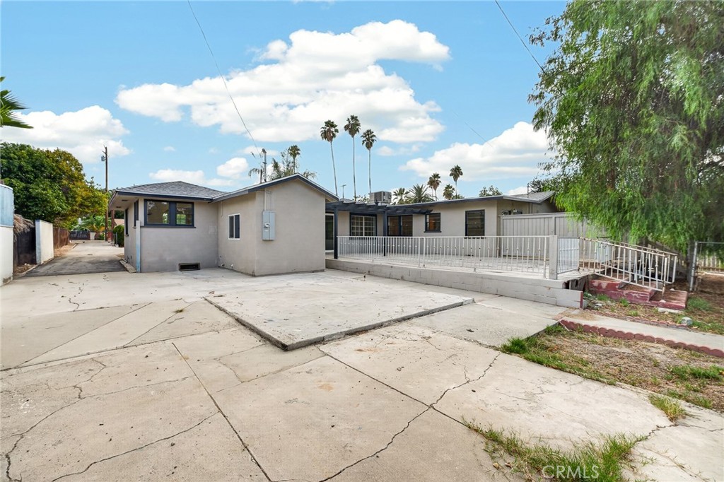 2050 E Oakland Avenue Property Photo 23