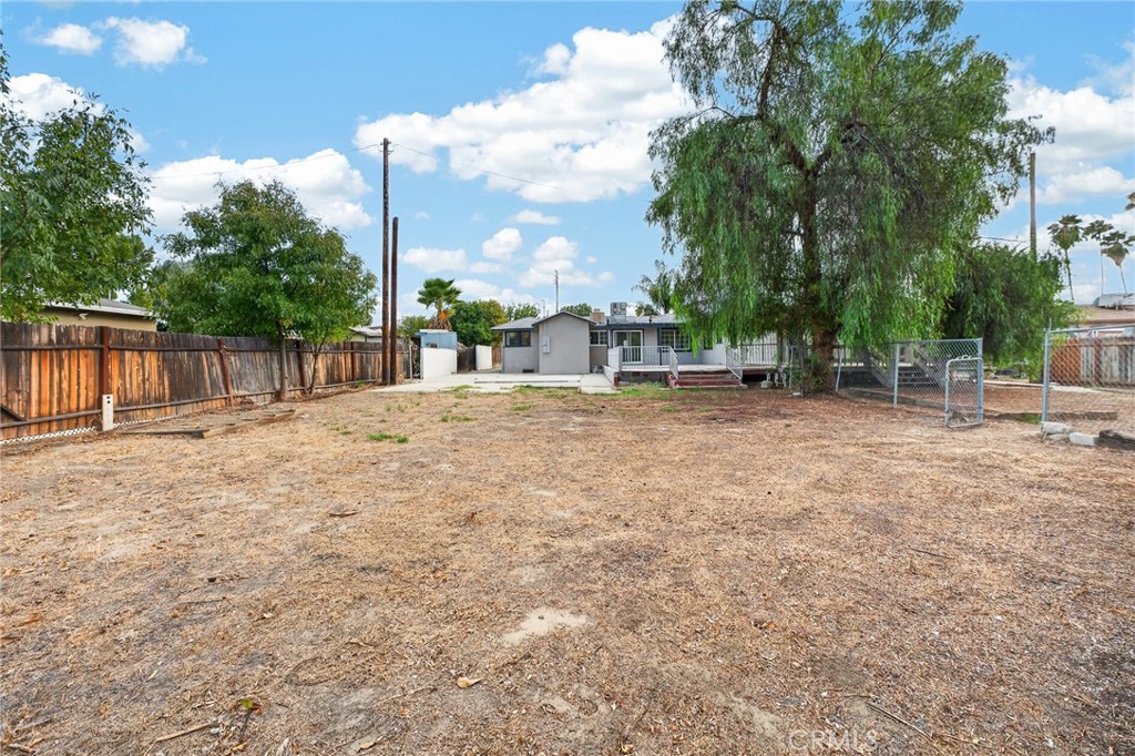2050 E Oakland Avenue Property Photo 24