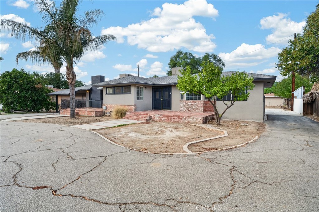 2050 E Oakland Avenue Property Photo 27