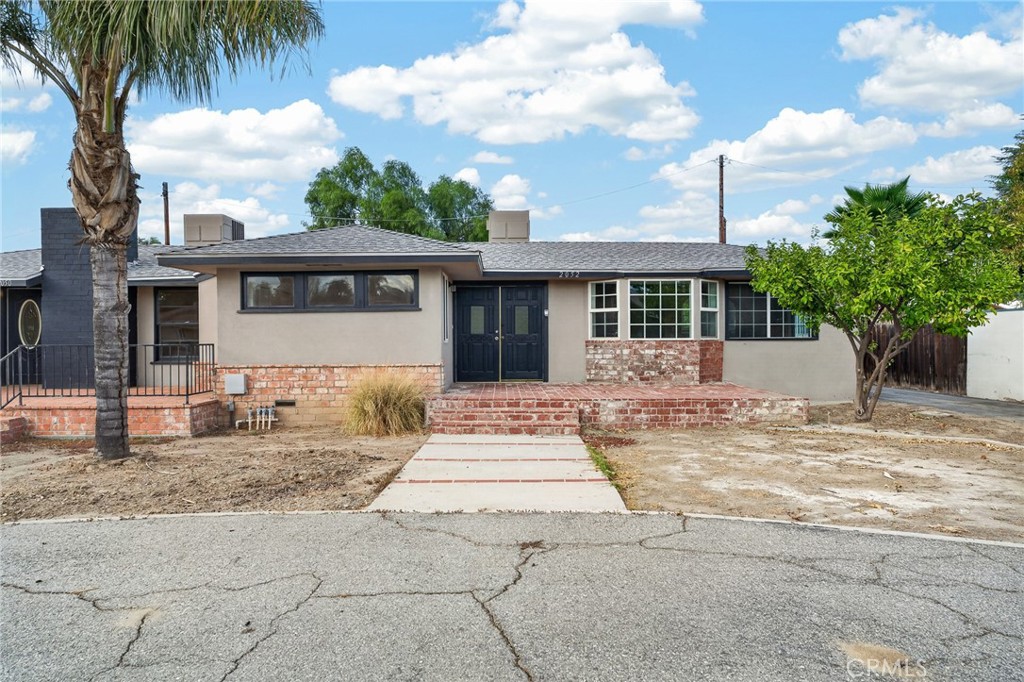 2050 E Oakland Avenue Property Photo 28