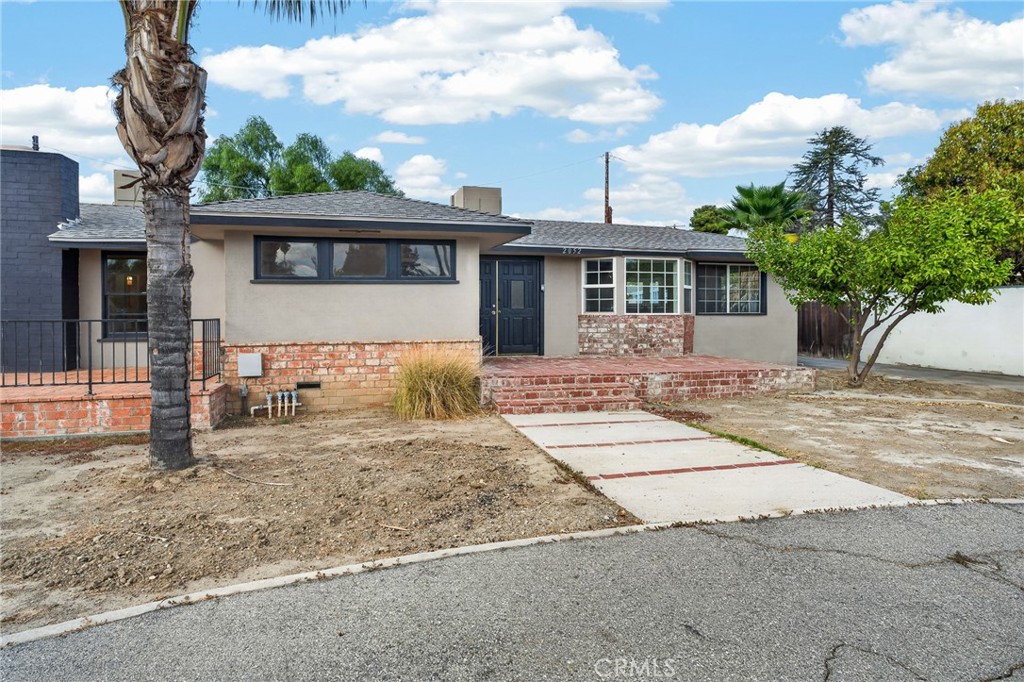 2050 E Oakland Avenue Property Photo 29