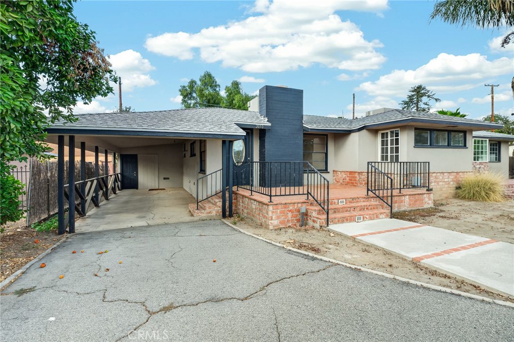 2050 E Oakland Avenue Property Photo 32