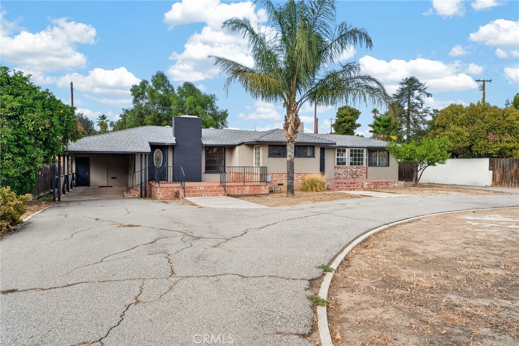 2050 E Oakland Avenue Property Photo 33