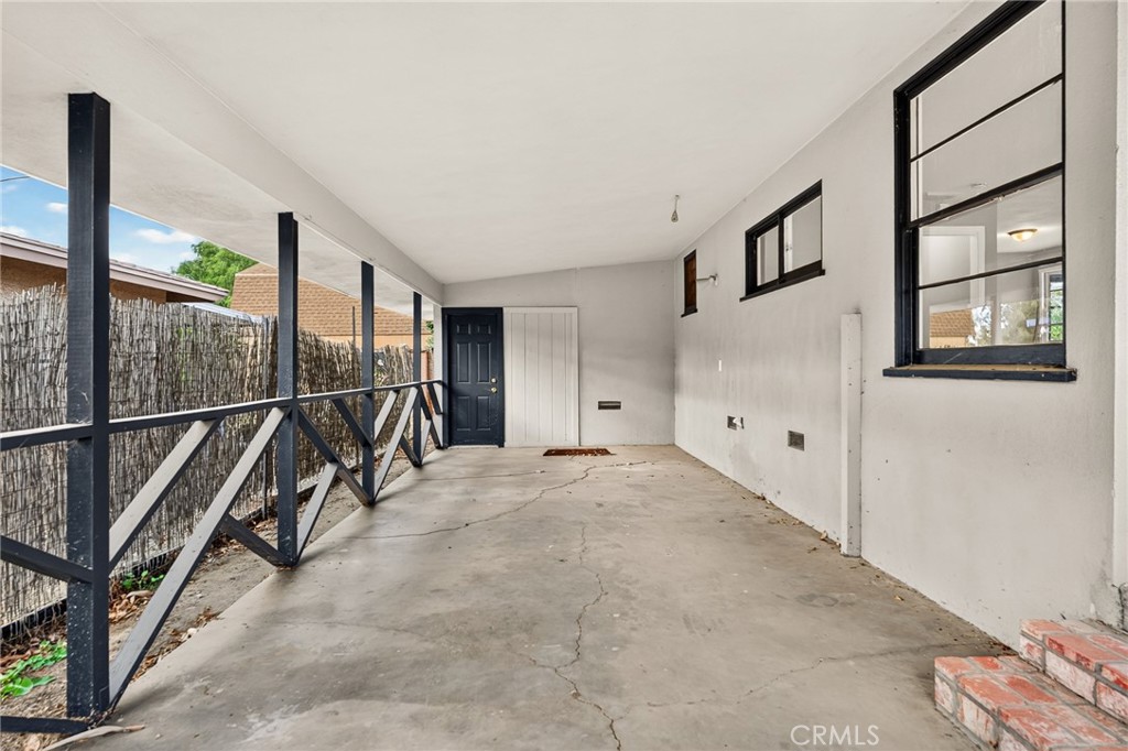 2050 E Oakland Avenue Property Photo 36