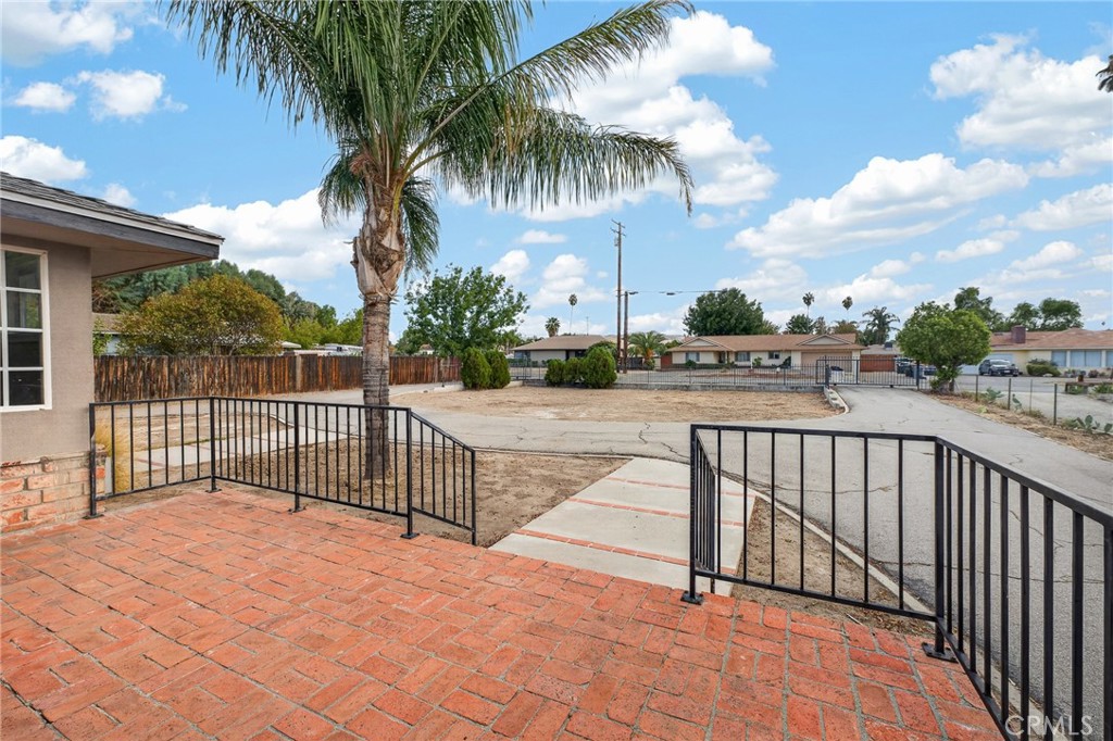 2050 E Oakland Avenue Property Photo 37
